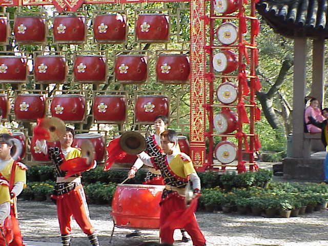    Drums & dancers,   Tiger Hill,      Suzhou
